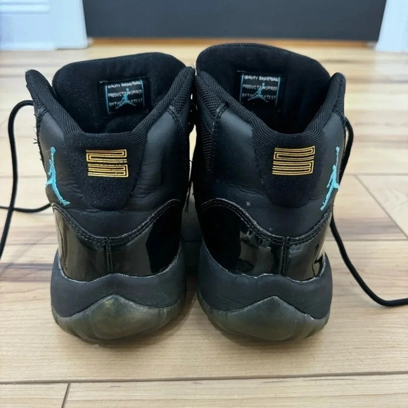 AIR JORDAN 11 RETRO - Picture 10 of 11